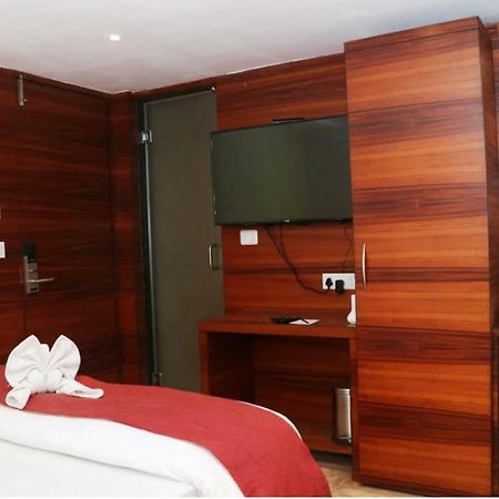 Kings Crown Salt Lake Kolkata Bagian luar foto
