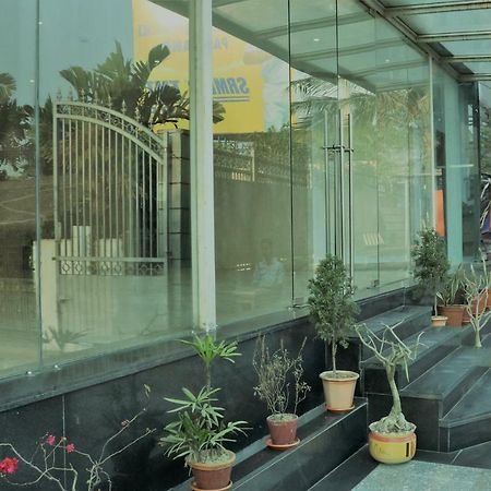 Kings Crown Salt Lake Kolkata Bagian luar foto