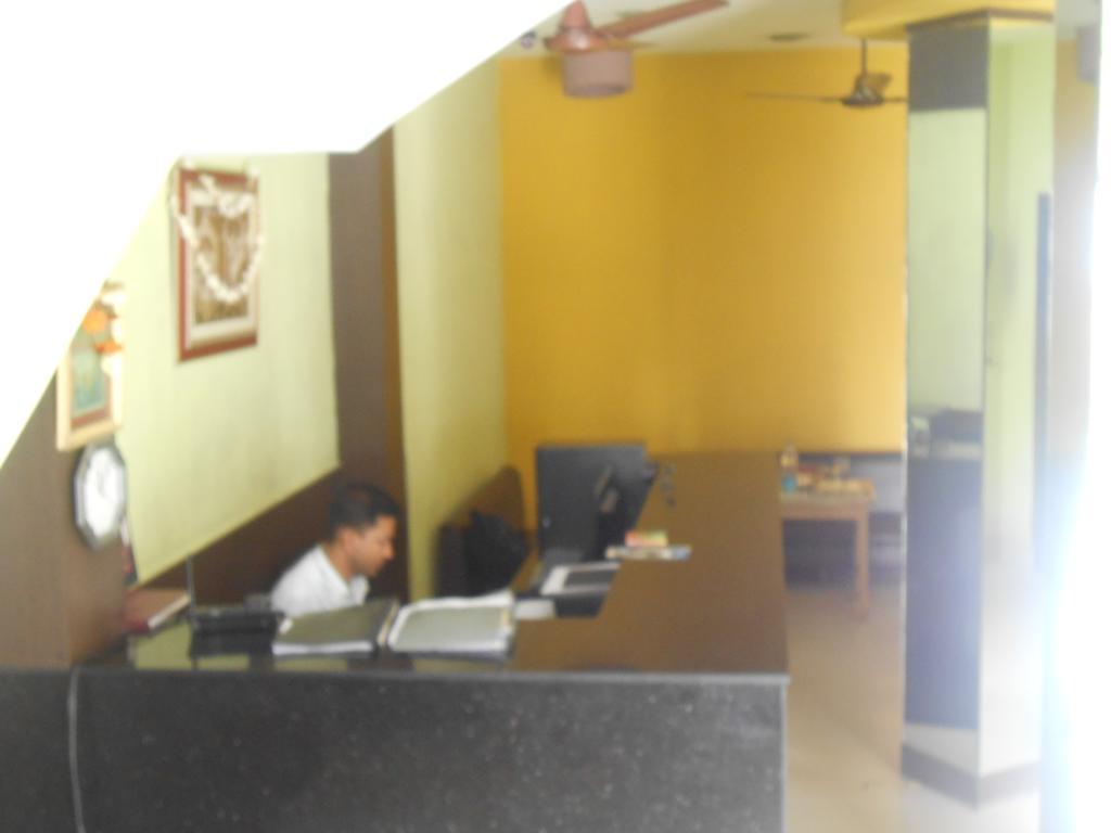 Kings Crown Salt Lake Kolkata Bagian luar foto