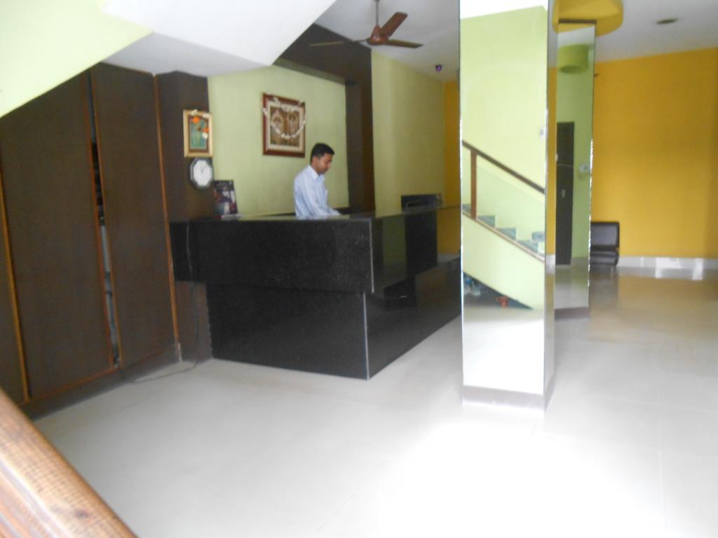 Kings Crown Salt Lake Kolkata Bagian luar foto