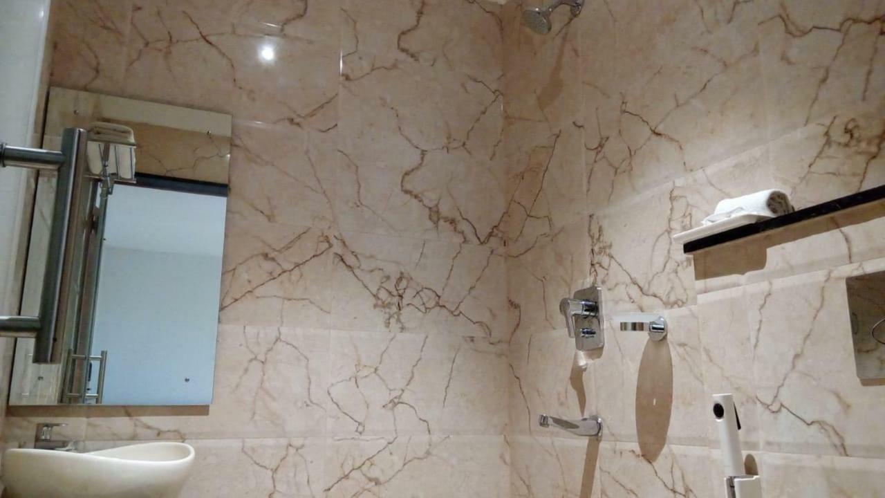 Kings Crown Salt Lake Kolkata Bagian luar foto