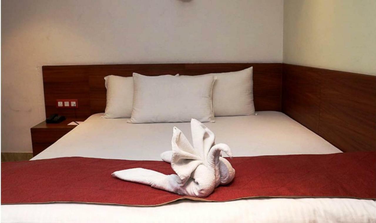 Kings Crown Salt Lake Kolkata Bagian luar foto