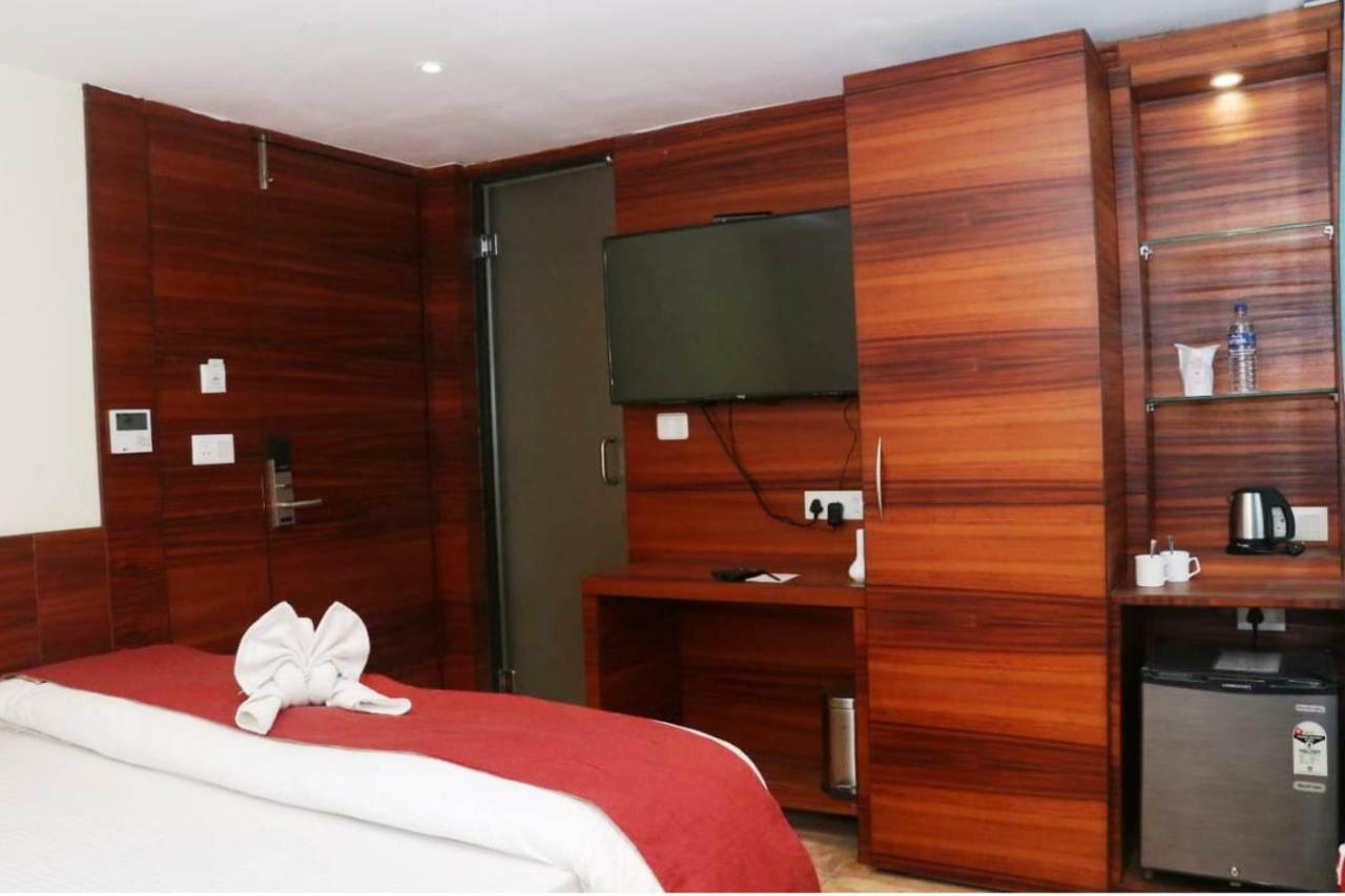 Kings Crown Salt Lake Kolkata Bagian luar foto