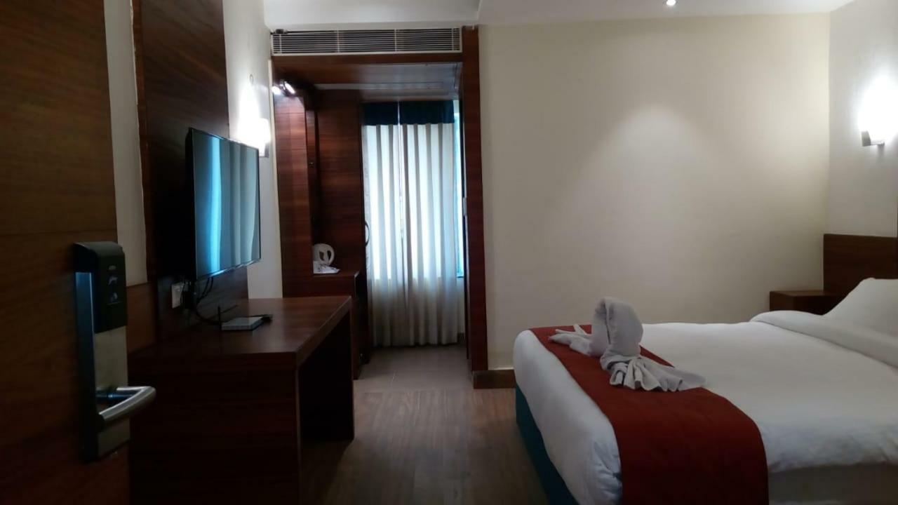 Kings Crown Salt Lake Kolkata Bagian luar foto