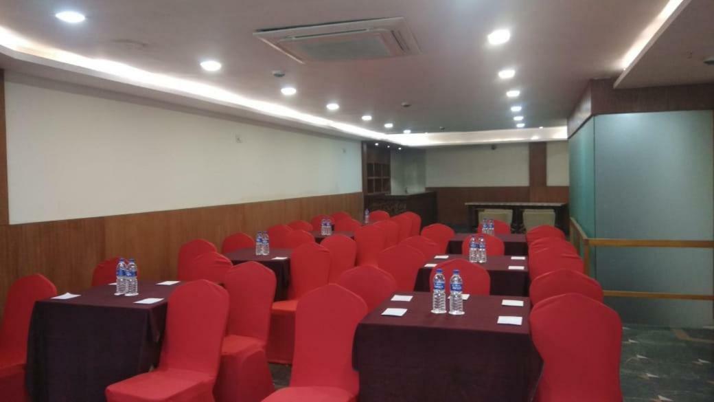 Kings Crown Salt Lake Kolkata Bagian luar foto