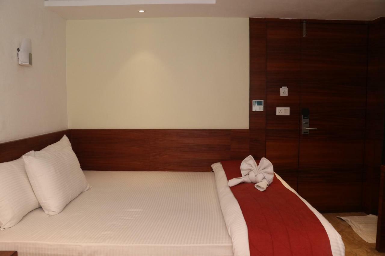 Kings Crown Salt Lake Kolkata Bagian luar foto