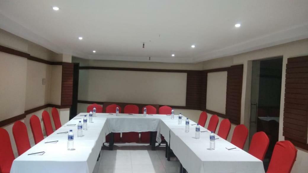 Kings Crown Salt Lake Kolkata Bagian luar foto