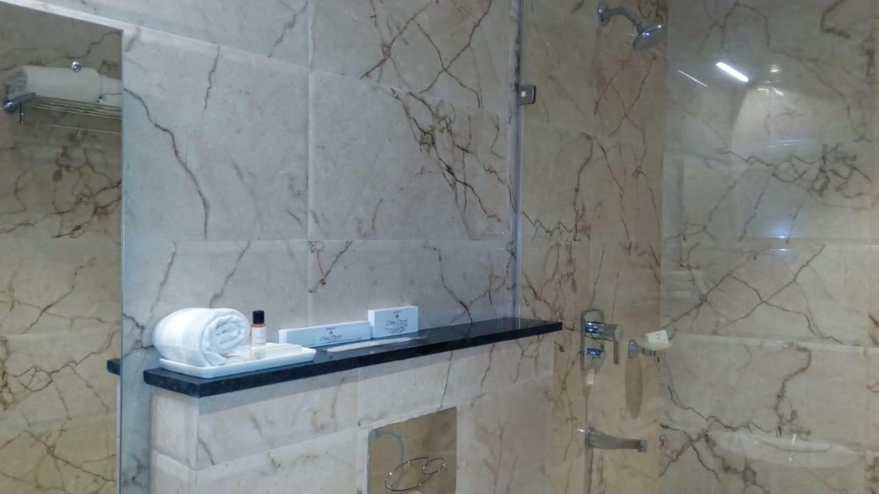 Kings Crown Salt Lake Kolkata Bagian luar foto