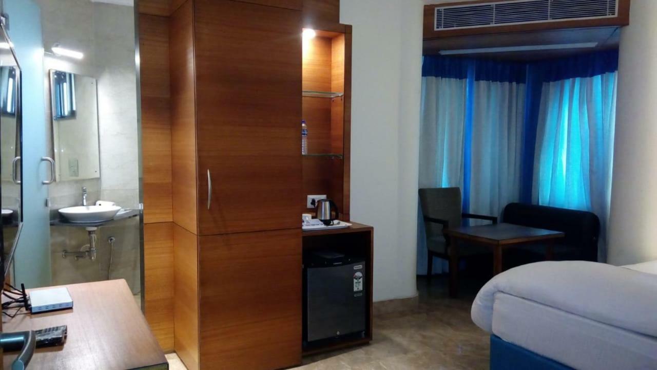 Kings Crown Salt Lake Kolkata Bagian luar foto