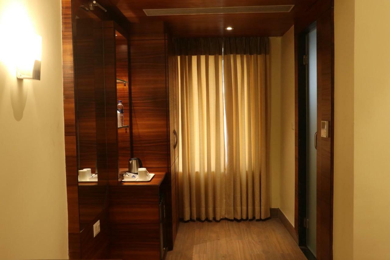 Kings Crown Salt Lake Kolkata Bagian luar foto