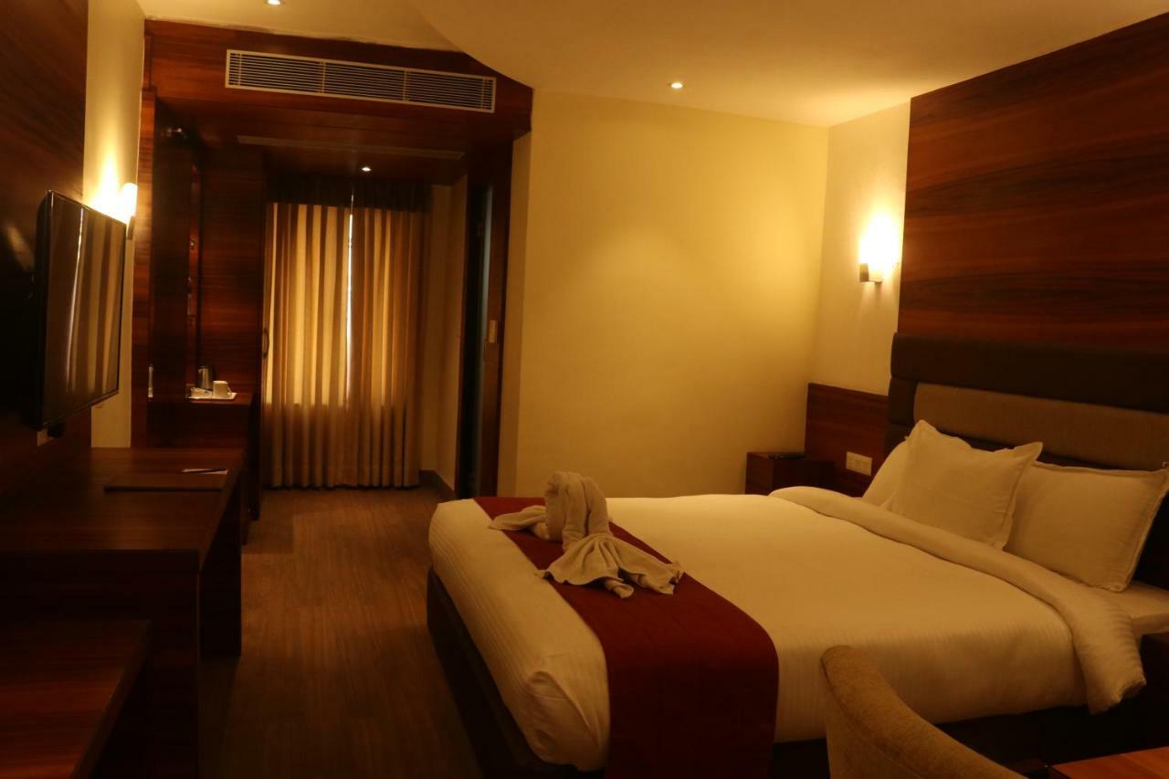 Kings Crown Salt Lake Kolkata Bagian luar foto