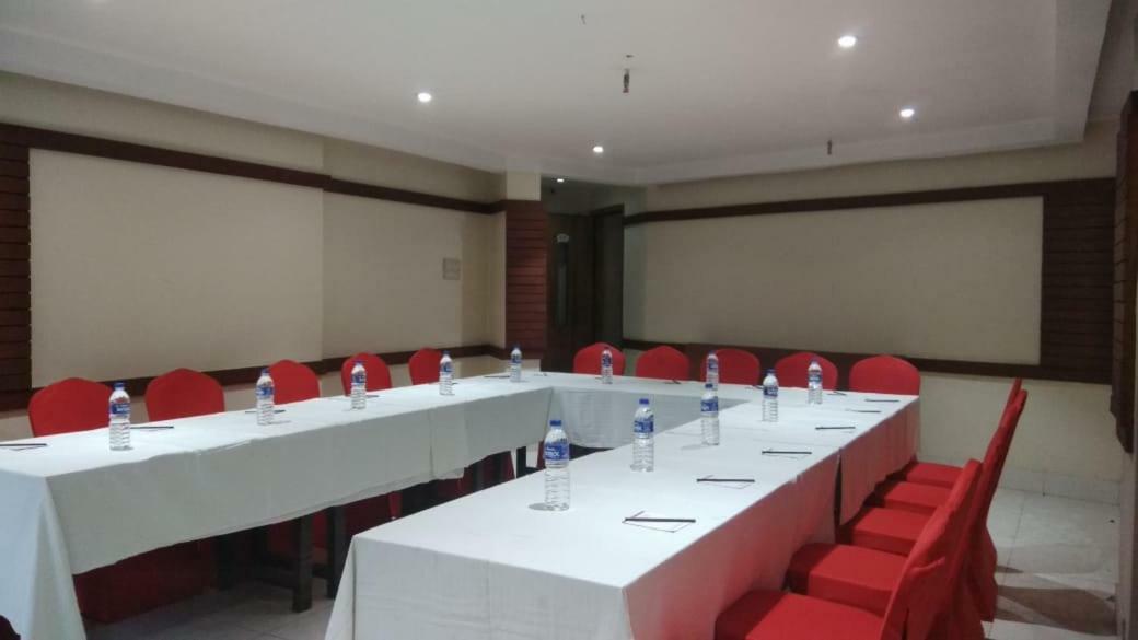 Kings Crown Salt Lake Kolkata Bagian luar foto