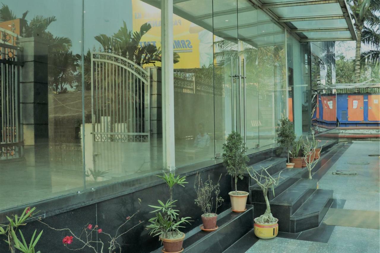 Kings Crown Salt Lake Kolkata Bagian luar foto