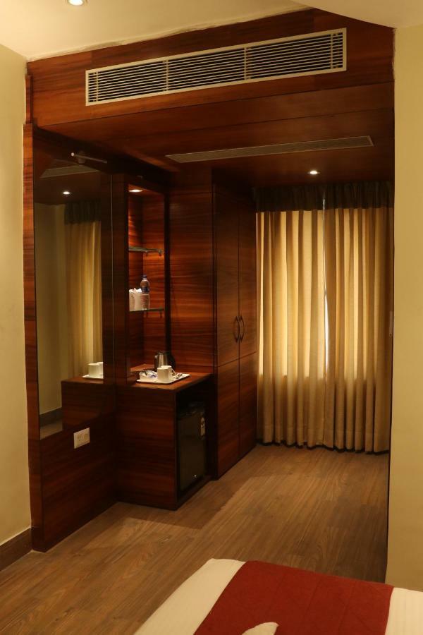 Kings Crown Salt Lake Kolkata Bagian luar foto