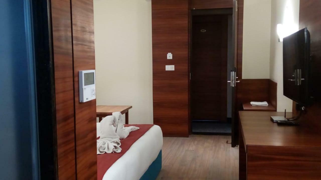 Kings Crown Salt Lake Kolkata Bagian luar foto