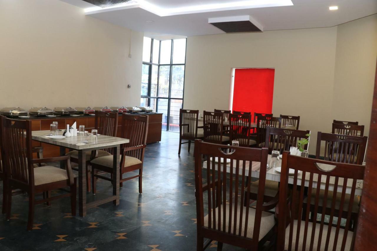 Kings Crown Salt Lake Kolkata Bagian luar foto