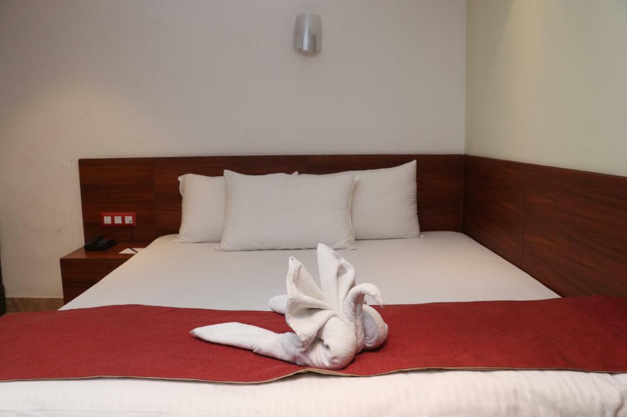 Kings Crown Salt Lake Kolkata Bagian luar foto